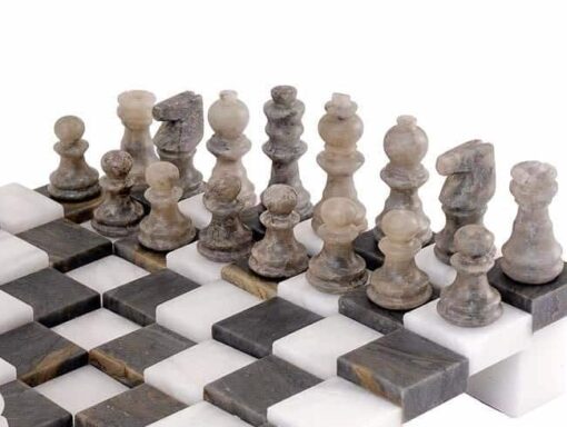 Ensemble "Gris et Blanc" Echiquier 3D et Jeu d'Echecs en Albâtre de Volterra