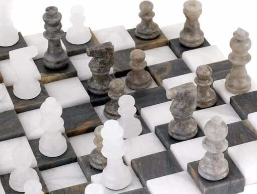 Ensemble "Gris et Blanc" Echiquier 3D et Jeu d'Echecs en Albâtre de Volterra
